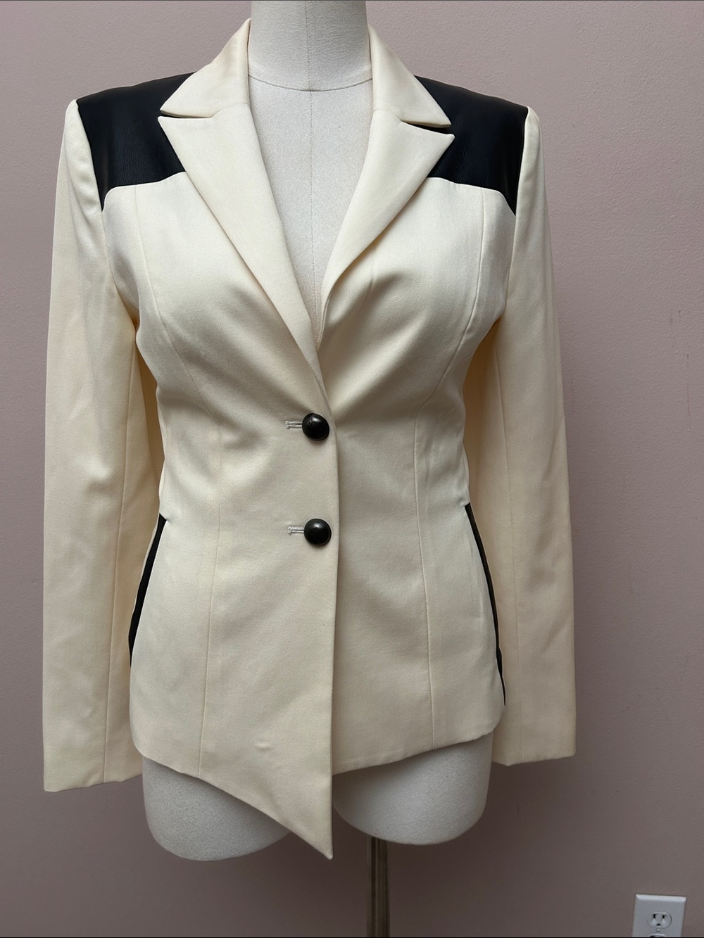 VTG Cream Wool Tailored Cream Blazer with Black Accents - leather size S